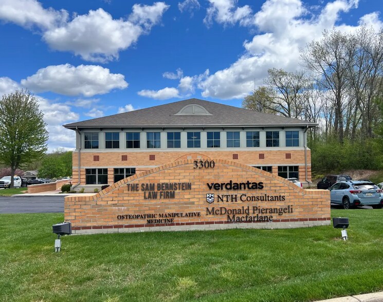 More Photos Of 3300 Eagle Run Dr NE, Grand Rapids Medical For Lease