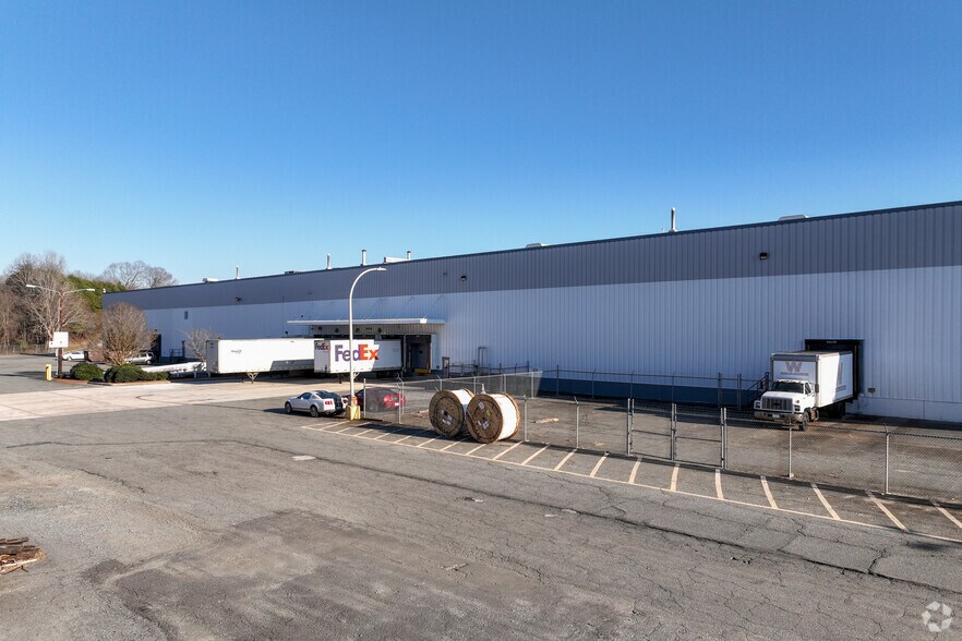 More Photos Of 90 Piedmont Industrial Dr, Winston-Salem Warehouse For Sale
