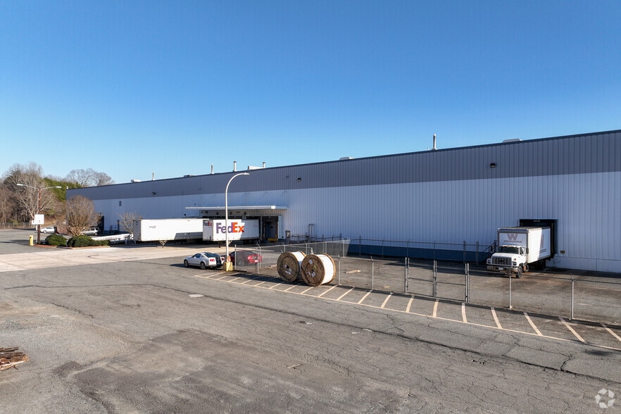 More Photos Of 90 Piedmont Industrial Dr, Winston-Salem Warehouse For Lease