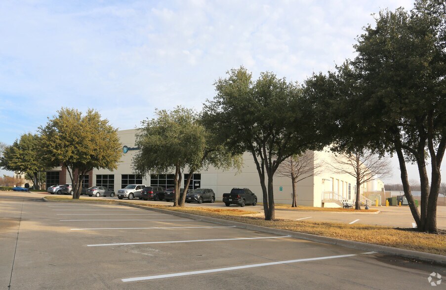 More Photos Of 1645 Wallace Dr, Carrollton Warehouse For Lease