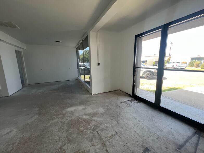 More Photos Of 1110-1112 E Ash Ave, Fullerton Manufacturing For Lease