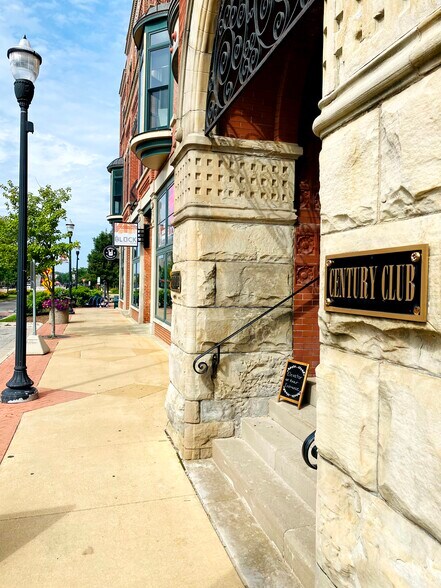 More Photos Of 356 W Western Ave, Muskegon Storefront For Sale