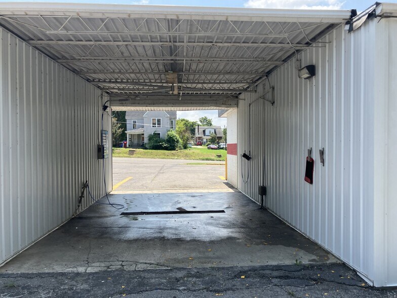 More Photos Of 1004 William St, Cape Girardeau Carwash For Sale