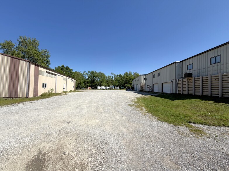 More Photos Of 305 N Mason St, Carrollton Office For Sale