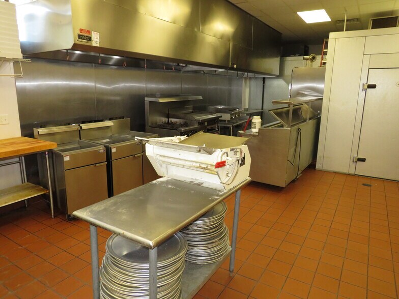 More Photos Of 403 S Main St, Wilmington Freestanding For Sale