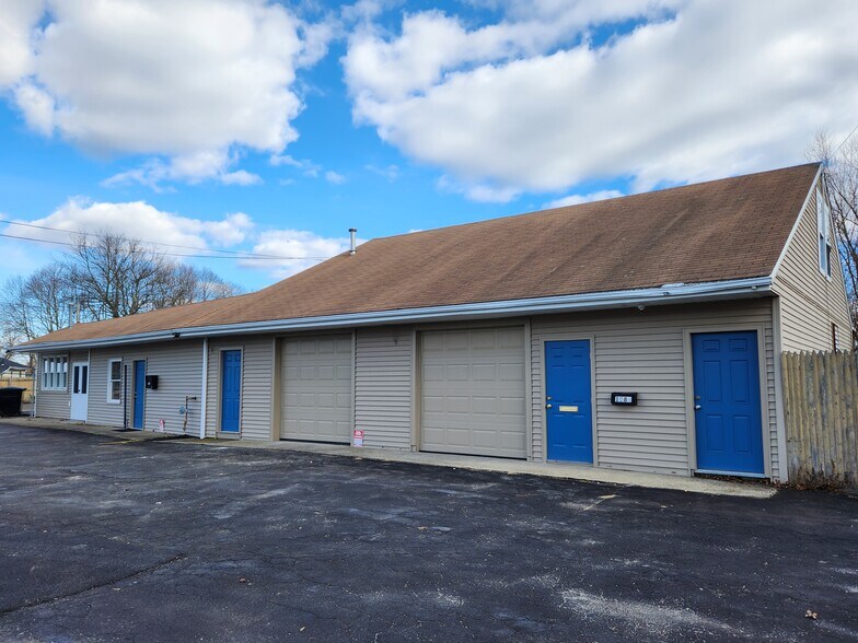 More Photos Of 1084 W Shore Rd, Warwick Garden Center For Lease