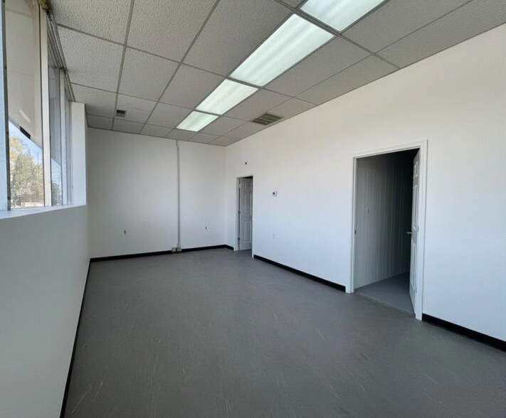More Photos Of 2730-2738 N Graham St, Charlotte Flex For Lease