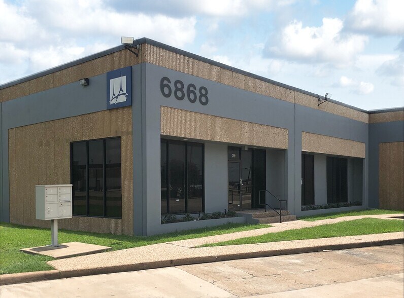 Primary Photo Of 6868 N Loop Fwy E, Houston Light Distribution For Lease
