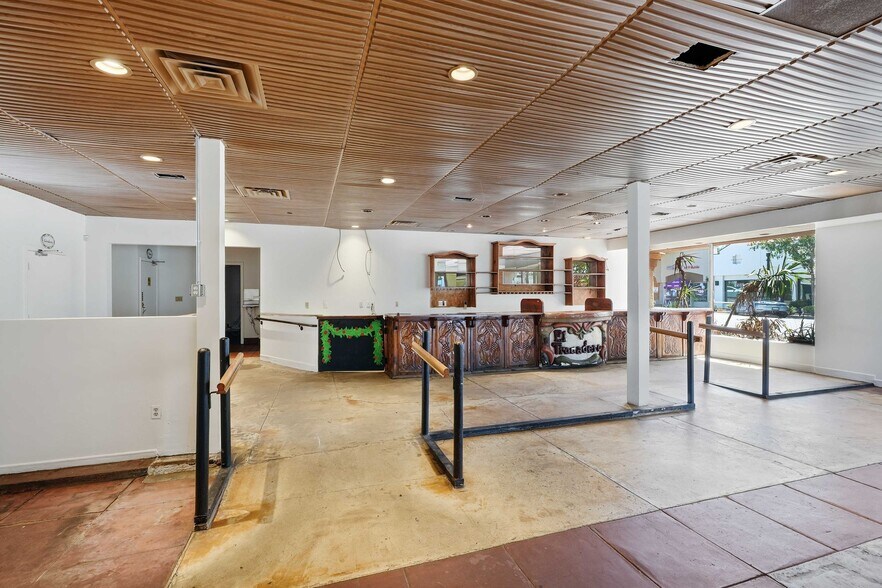 More Photos Of 24258-24274 Main St, Newhall Restaurant For Lease