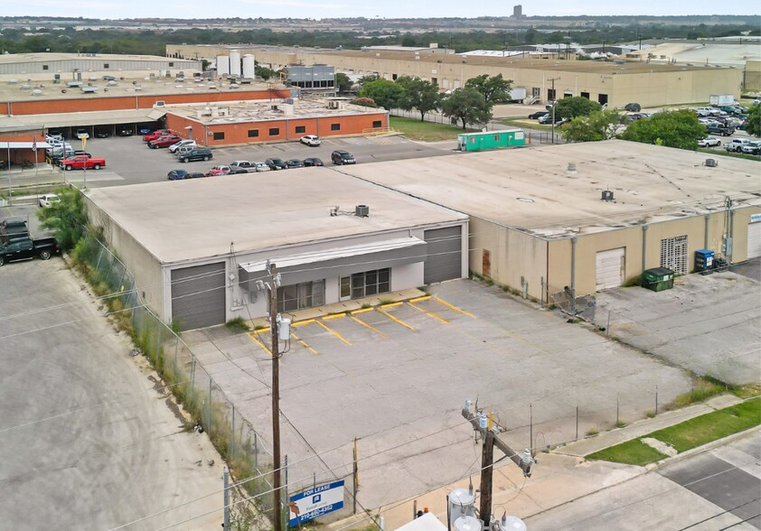 More Photos Of 1053 Grubb St, San Antonio Service For Sale