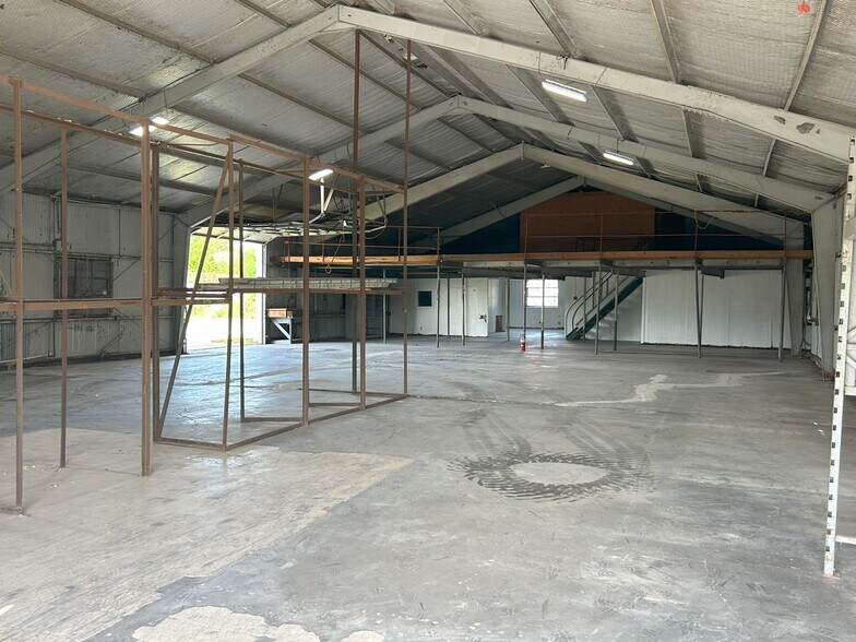 More Photos Of 601 Lily St, Corpus Christi Warehouse For Sale