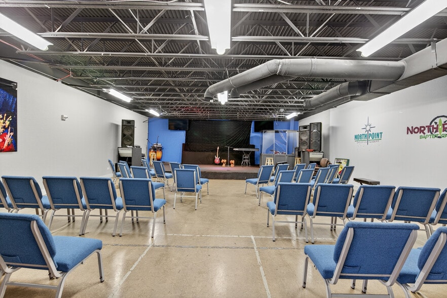 More Photos Of 147 Hurst Blvd, Hurst Religious Facility For Sale