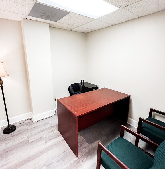 More Photos Of 1403 Medical Plaza Dr, Sanford Medical For Lease