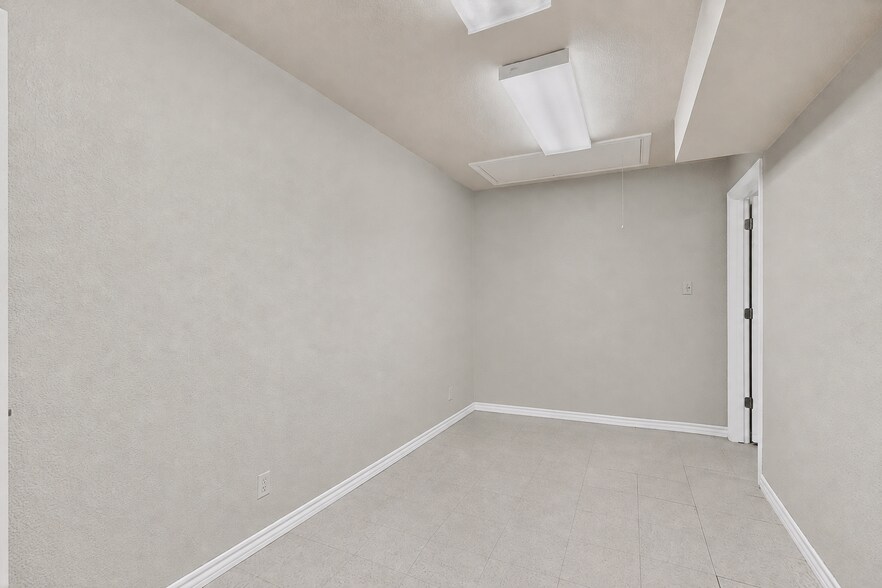 More Photos Of 2620 Carson St, Haltom City Light Distribution For Lease