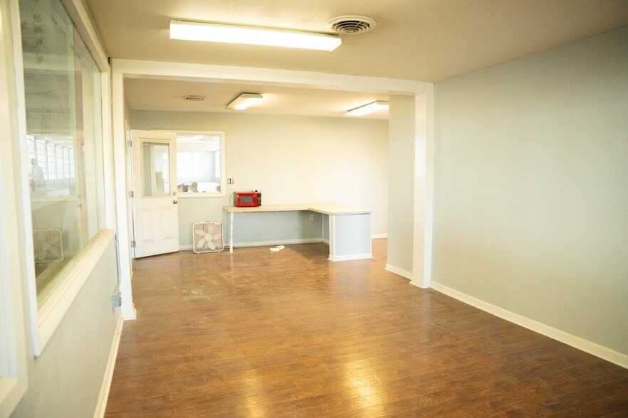 More Photos Of 1507 9th Ave, Knoxville Manufacturing For Lease