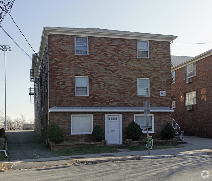 More Photos Of 440 Ridge Rd, Lyndhurst Apartments For Lease