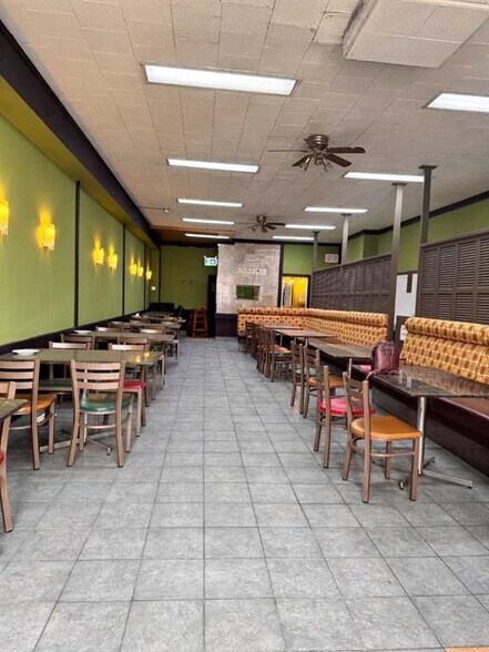 More Photos Of 5011 50 St, Innisfail Storefront Retail Residential For Sale