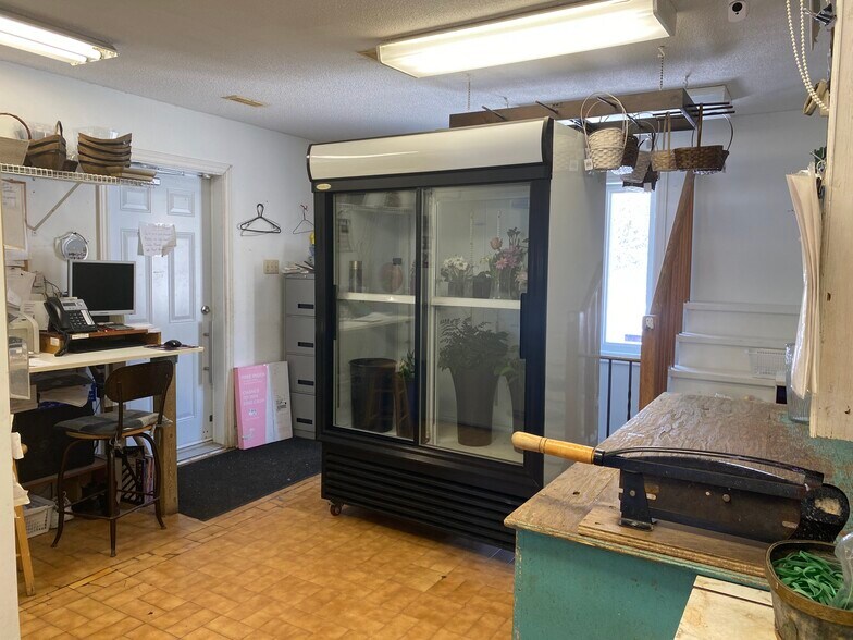 More Photos Of 455 Hazeldean Rd, Ottawa General Retail For Sale