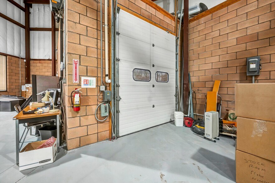 More Photos Of 1087 Federal Rd, Brookfield Warehouse For Lease