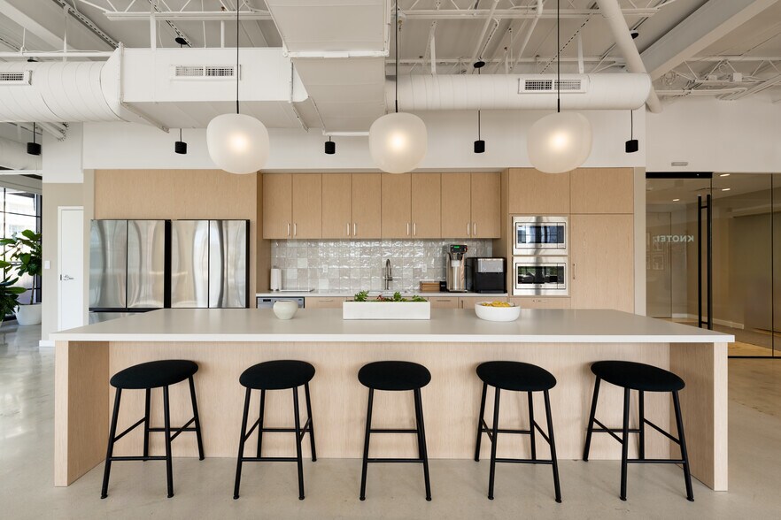 More Photos Of 3415 NE 2nd Ave, Miami Loft Creative Space For Lease