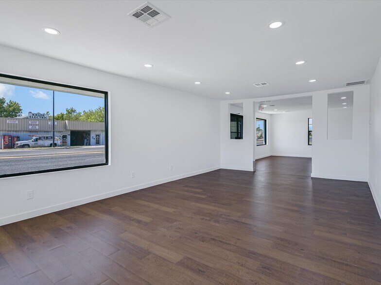 More Photos Of 900 W 2nd St, Taylor Office Residential For Lease