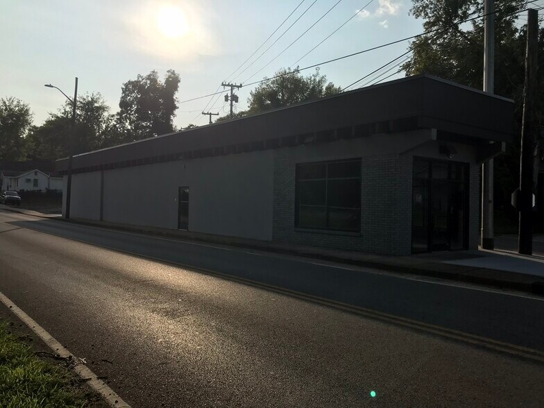 More Photos Of 1155 Franklin St, Clarksville Warehouse For Lease