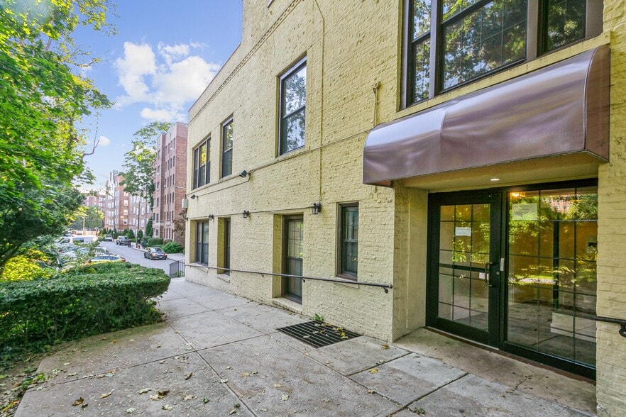 More Photos Of 25 Pondfield Rd W, Bronxville Office For Sale