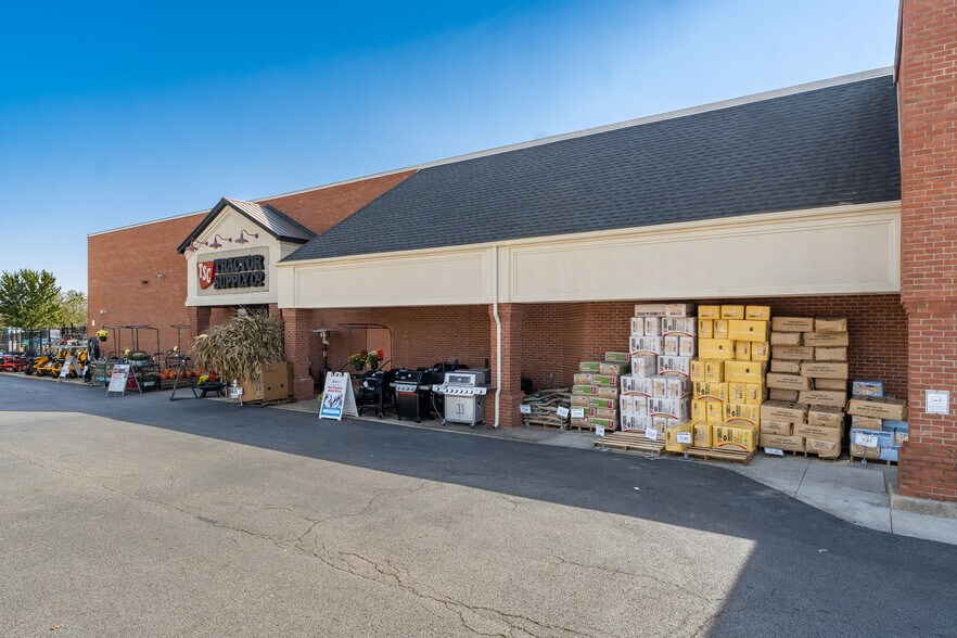 More Photos Of 659-733 W Coshocton St, Johnstown Unknown For Lease