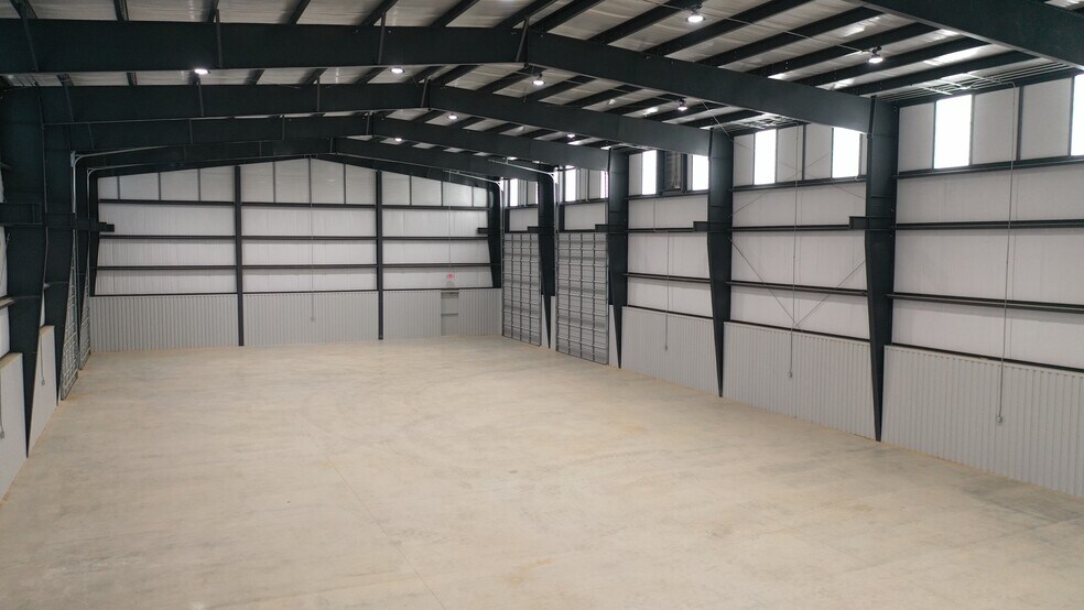 More Photos Of 9238 US Highway 69 N, Tyler Warehouse For Lease