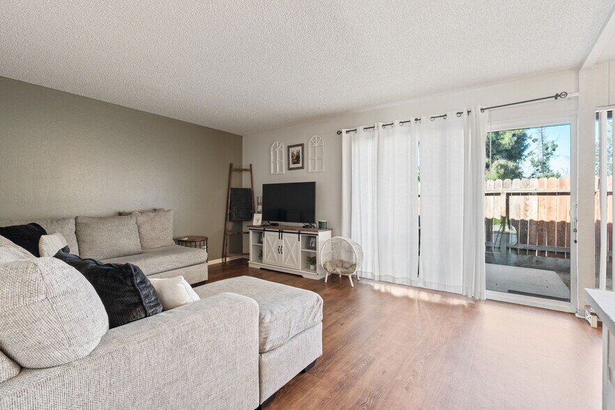 More Photos Of 2910 E Huntington Blvd, Fresno Multifamily For Sale