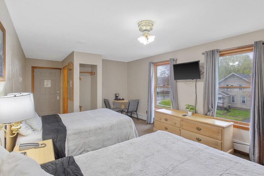 More Photos Of 180 E 10th St, Oswego Hotel For Sale