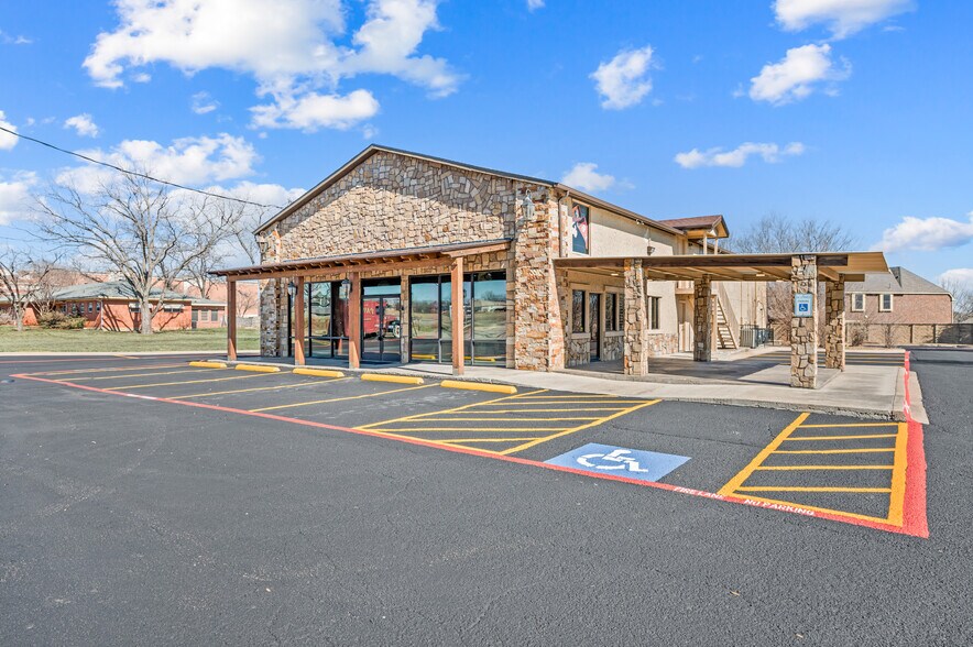 More Photos Of 7716 Davis Blvd, North Richland Hills Storefront For Lease