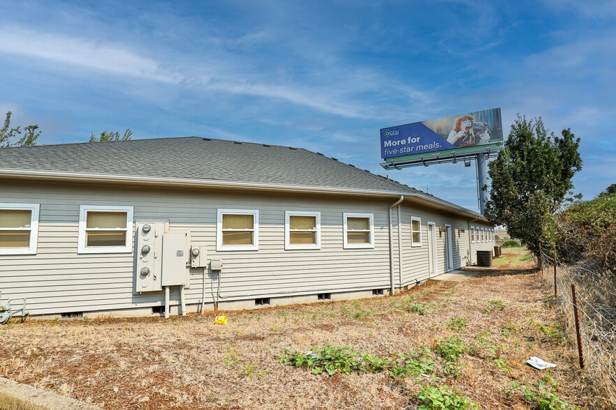 More Photos Of 107 W Q St, Springfield Office For Sale