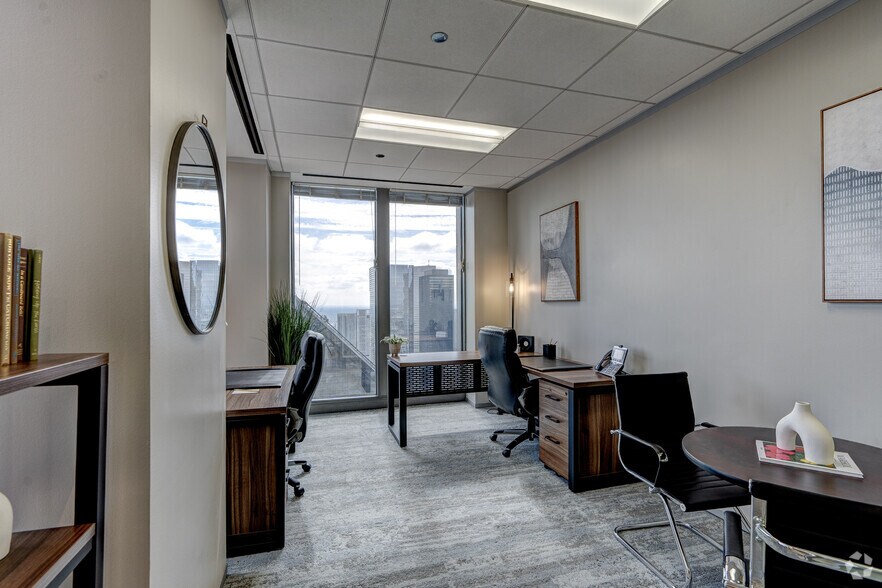 More Photos Of 700 Louisiana St, Houston Coworking Space