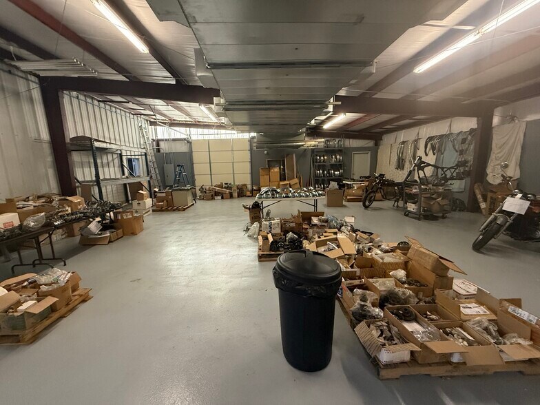 More Photos Of 1454 Oday Rd, Pearland Light Manufacturing For Sale