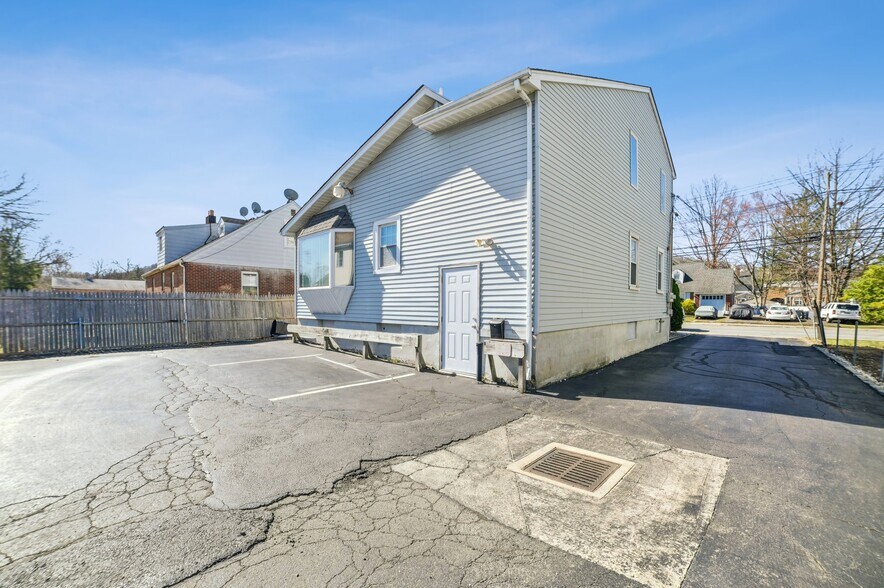 More Photos Of 188 Newark Pompton Tpke, Little Falls Office Residential For Sale