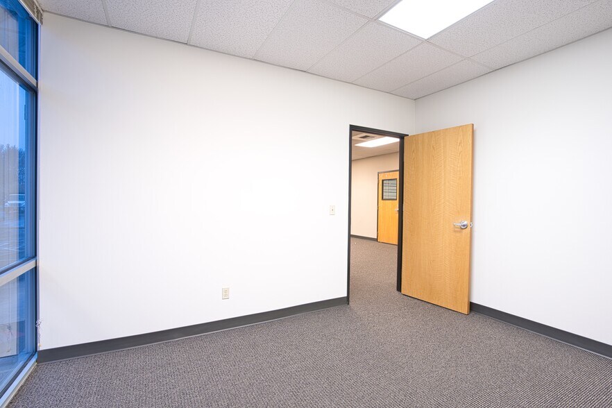 More Photos Of 8226 S 208th St, Kent Unknown For Lease