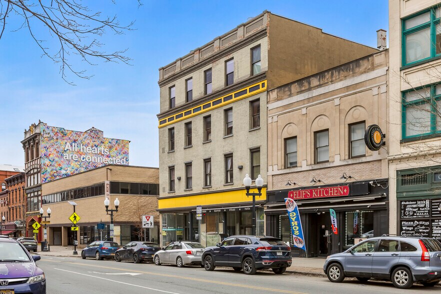 More Photos Of 61 N Pearl St, Albany Apartments For Lease