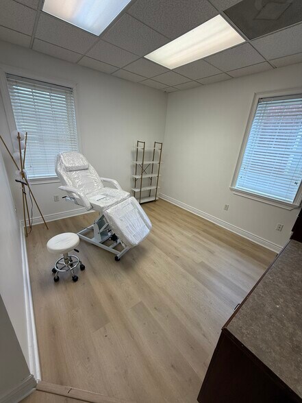 More Photos Of 2711-2713 Maguire Rd, Ocoee Medical For Lease