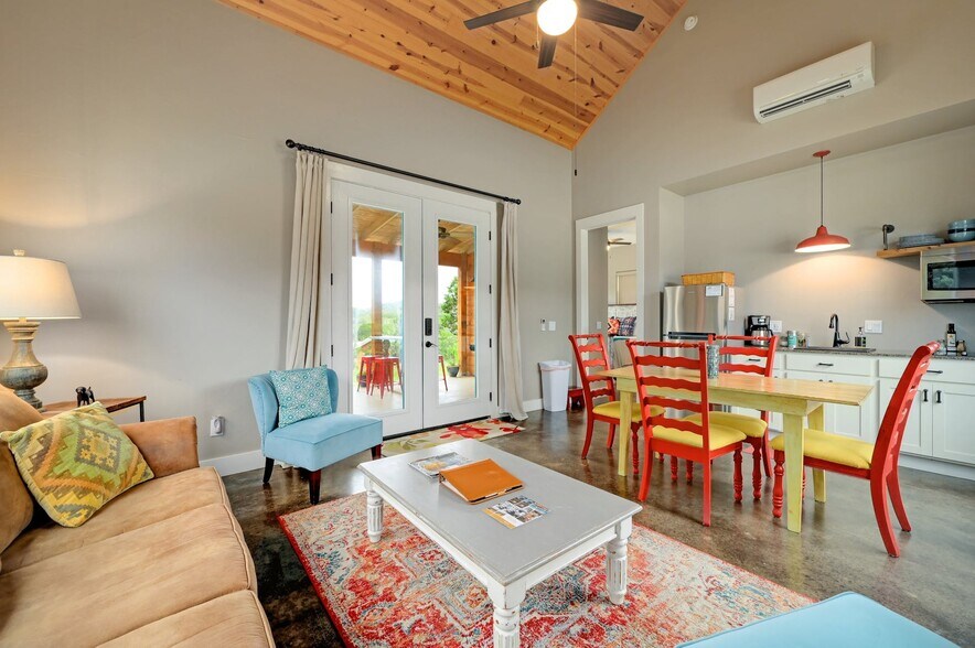 More Photos Of 7400 McGregor Ln, Dripping Springs Hotel For Sale