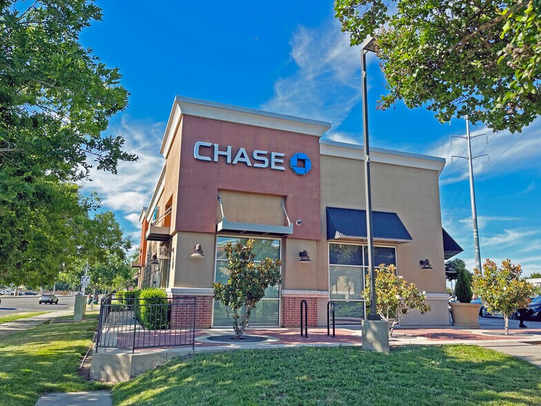 More Photos Of 7301 W Stockton Blvd, Sacramento Bank For Lease