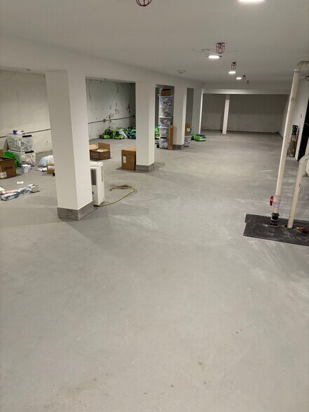 More Photos Of 1025 Front St, Uniondale General Retail For Lease