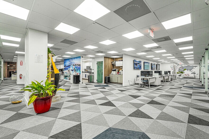 More Photos Of 1110 Brickell Ave, Miami Office For Sale