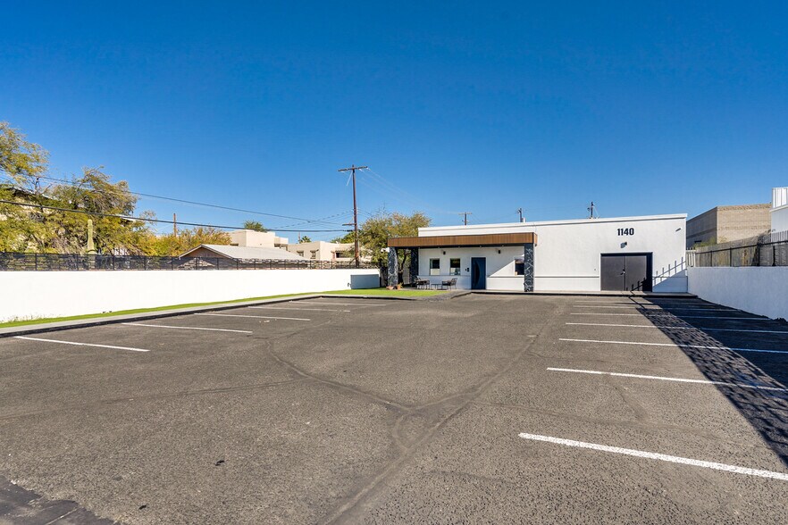 More Photos Of 1140 N Rosemont Blvd, Tucson Research And Development For Sale