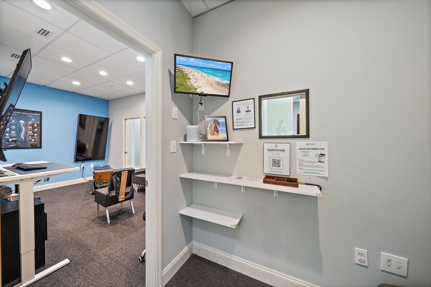 More Photos Of 5652-5654 Marquesas Cir, Sarasota Office For Lease