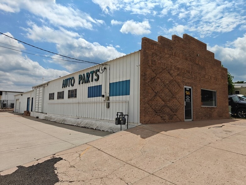 Primary Photo Of 908 W C St, McCook Auto Repair For Sale