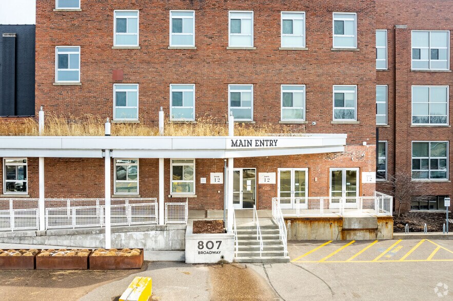 More Photos Of 807 Broadway St NE, Minneapolis Loft Creative Space For Lease