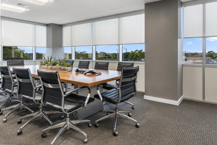 More Photos Of 701 E Commercial Blvd, Oakland Park Medical For Sale