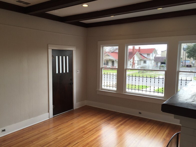 More Photos Of 1818 S New Braunfels Ave, San Antonio Medical For Lease