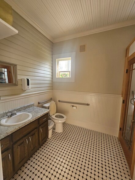 More Photos Of 403 Green St, Gainesville Office For Lease